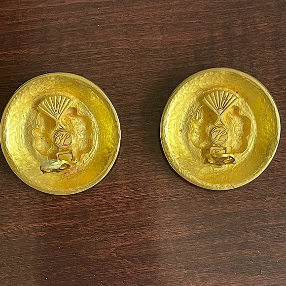 Karl Lagerfeld Vintage gold earrings. Beautiful flower surrounded by leaf vine. - Picture 3 of 5